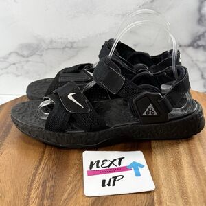 Men’s size 7 fits Womens 8.5-Nike ACG Air Deschutz Black Outdoor Strap Sandals